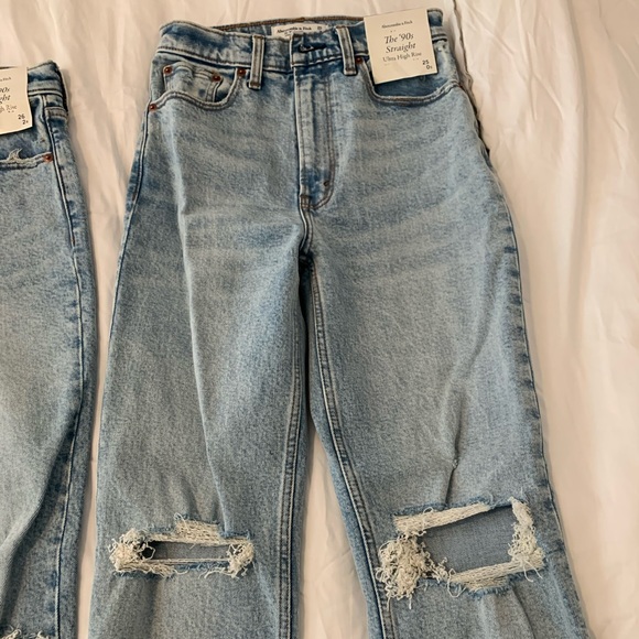 BRAND NEW! Abercrombie 90’s Ultra High Rise Jeans - Picture 4 of 5